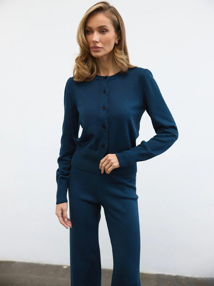 Bộ đôi áo len dệt kim cổ tròn tay dài và quần ống rộng cạp cao dây rút phong cách casual — Màu cà phê, Màu trắng, Màu xanh dương chi tiết 23