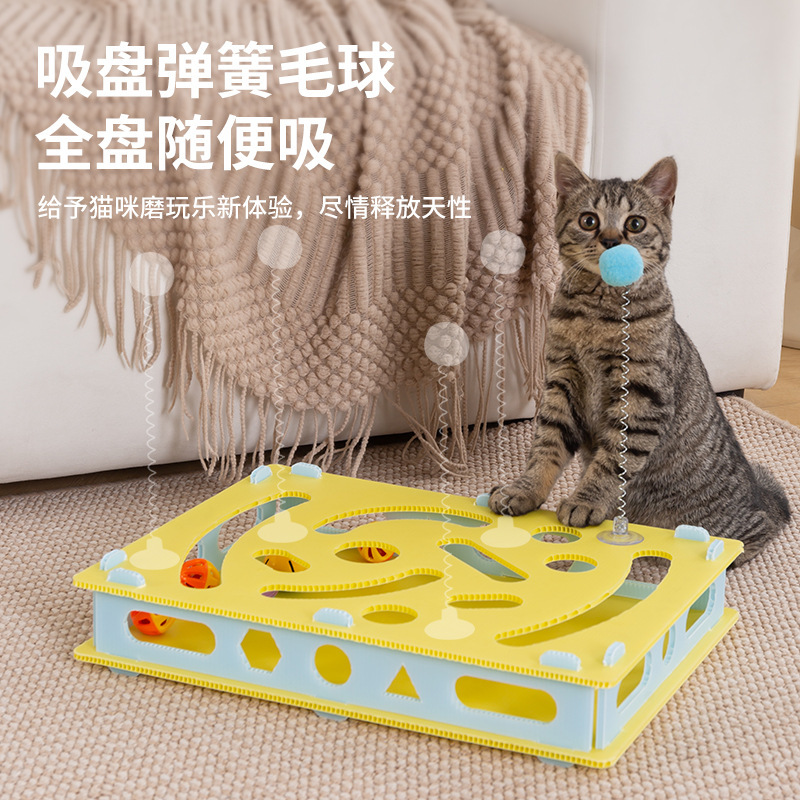 猫は迷宮の形の音のおもちゃを取り出して猫の棒の鈴の猫の用品を笑わせます。|undefined