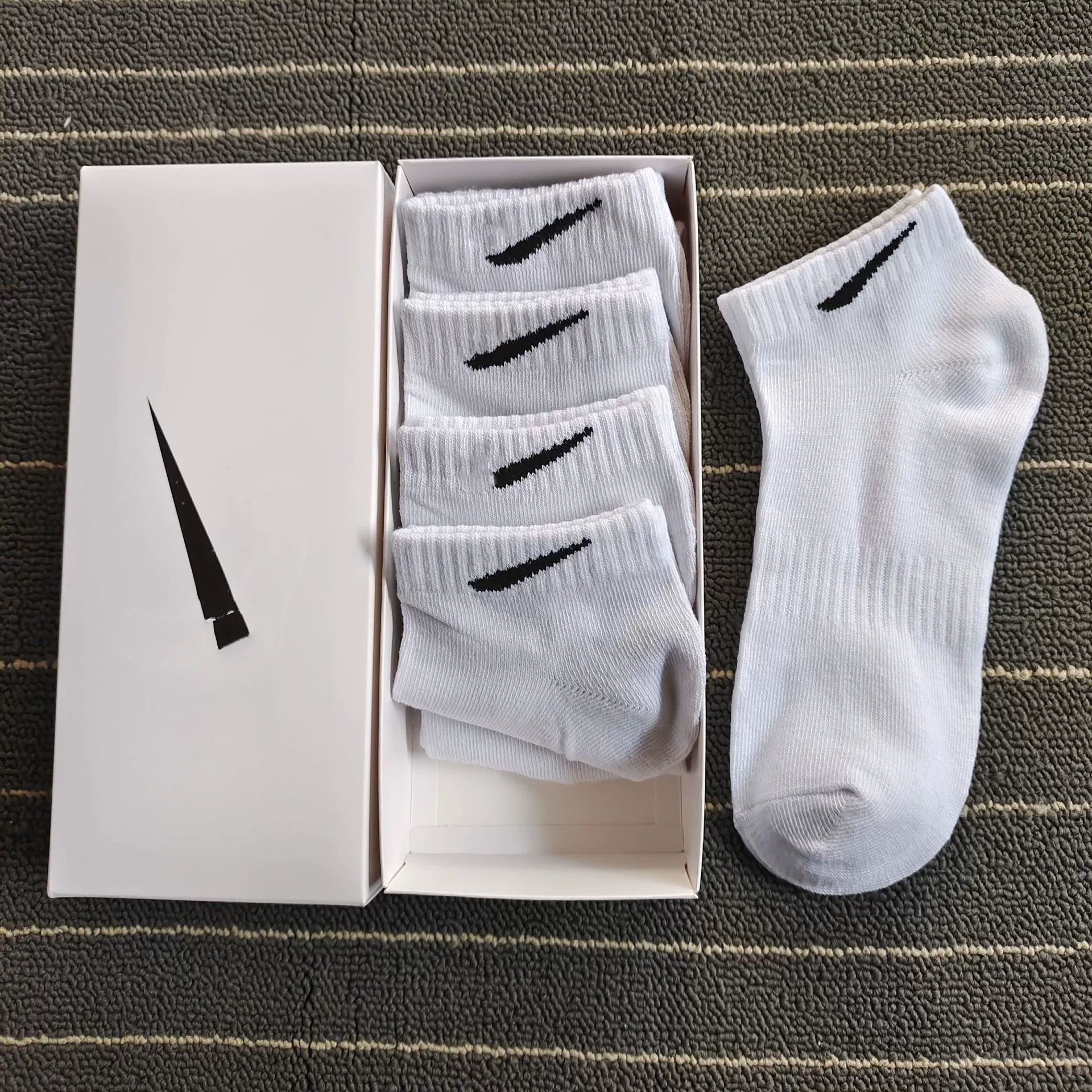 Гольфы (knee socks) Nike средней длины унисекс, смесовый/чесаный хлопок, дышащие, размеры 36–44