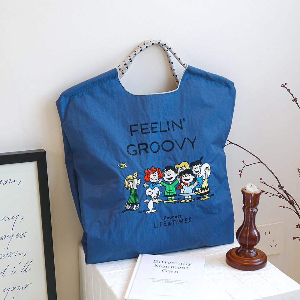 네이비 블루·스누피의 친구들