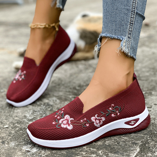 Spring and summer retro national style flying woven breathable old Beijing cloth shoes women's flat mother's embroidered shoes comfortable