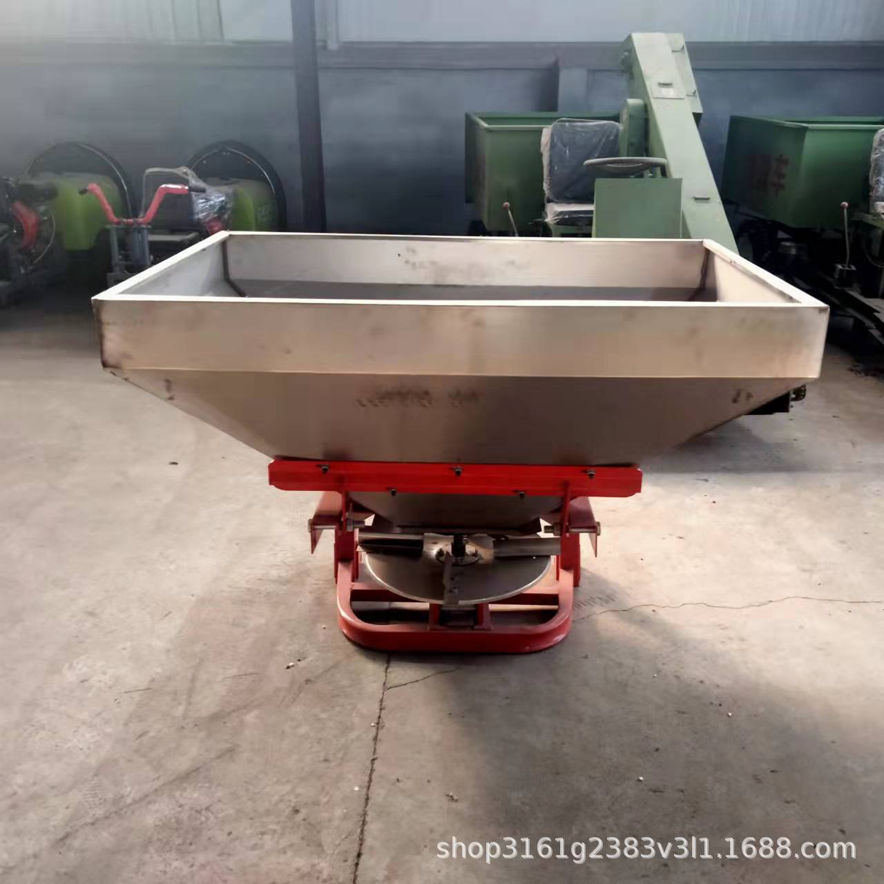 颗粒肥撒肥机 不锈钢撒肥机撒布机拖拉机背负式大型撒粪撒肥机