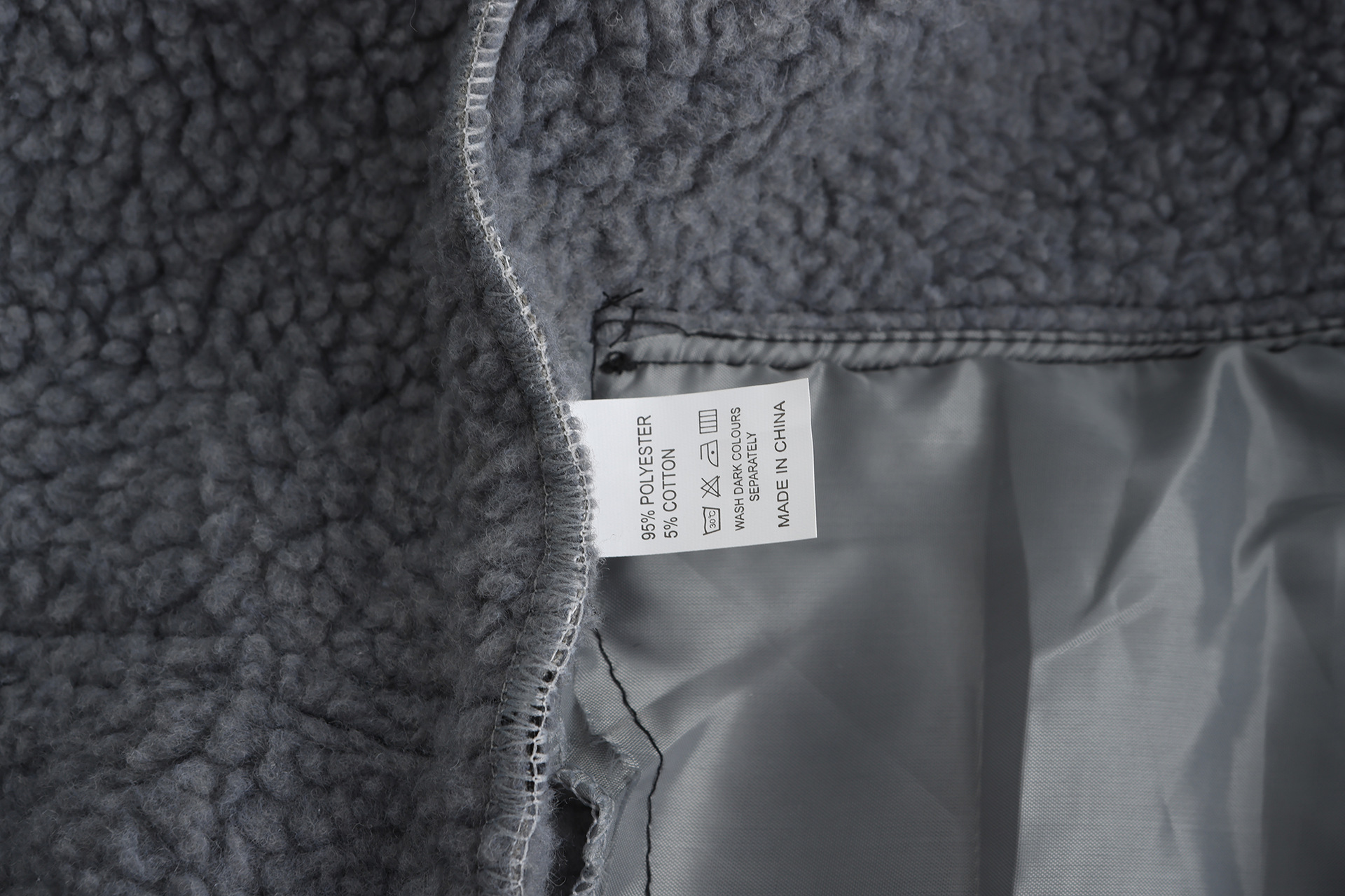 Pelliccia di pecora corta da donna con pelliccia spessa_voghion.com