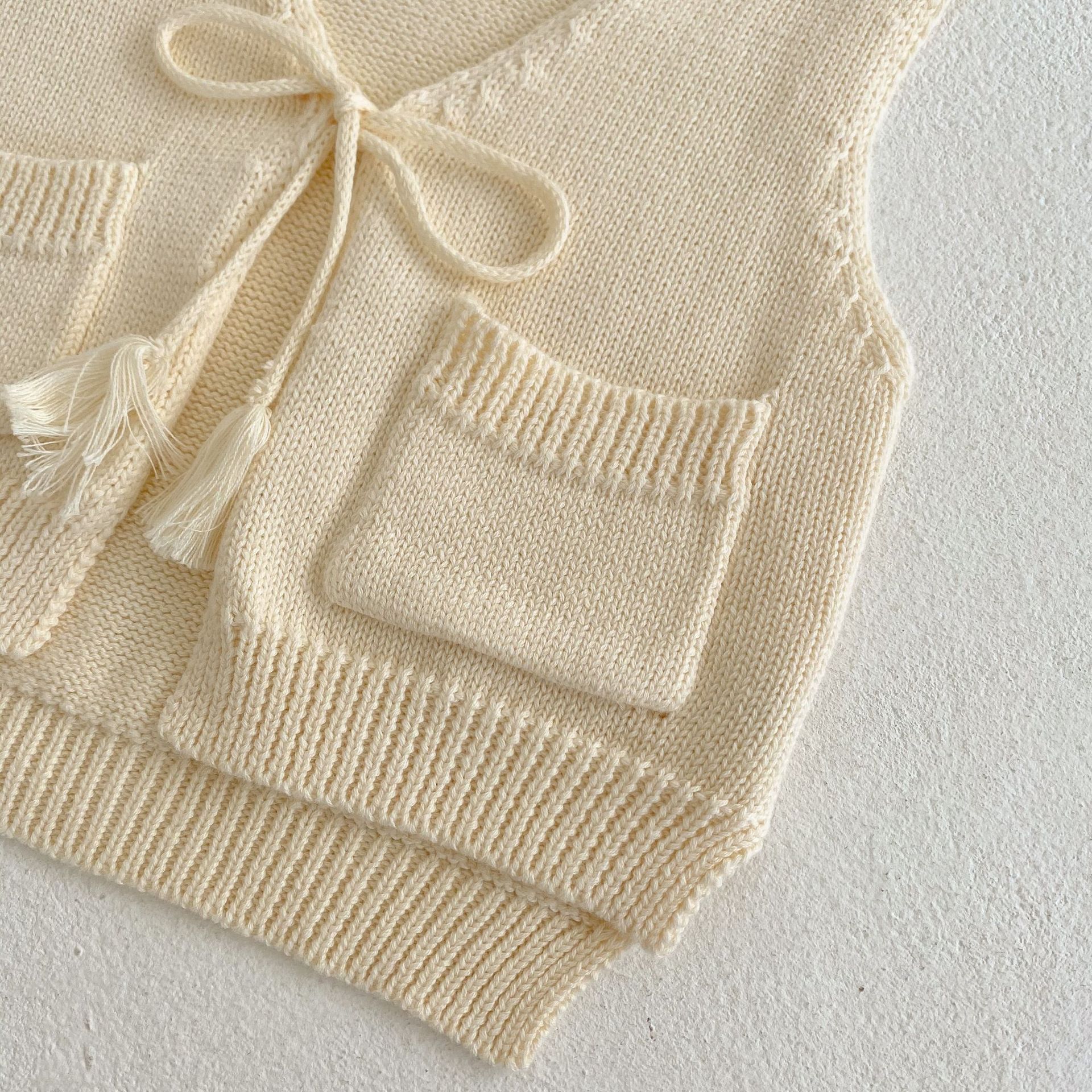 Title 20, Kinder Strickjacke mit Quasten und Bindeband We...