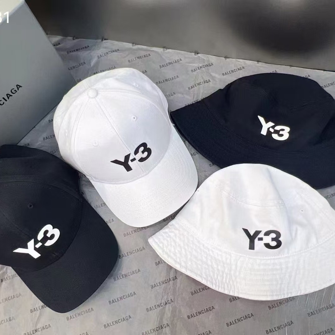Hərfli Çapı Olan Günəbaxan Papaq və Beyzbol Şlyapası