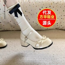 2026年春夏季超软新品温柔风配裙子的法式叠穿白色粗跟女时装单鞋