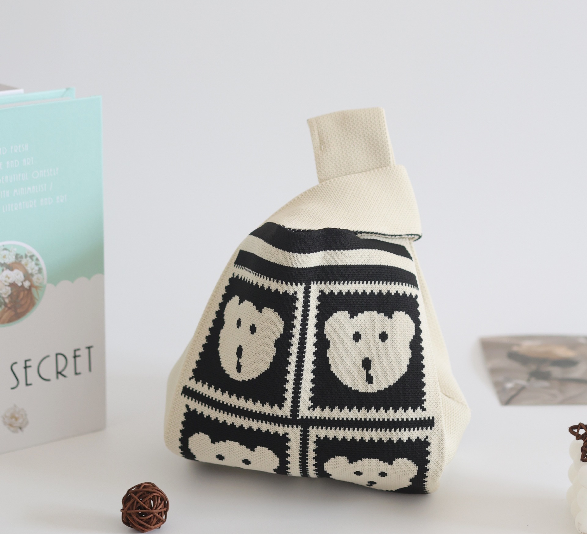 네 얼굴의 곰 - 흑백