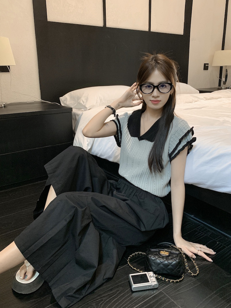 Áo thun nữ tay lỡ cổ V phối màu chất liệu len sợi mát — màu xám nhạt chi tiết 13