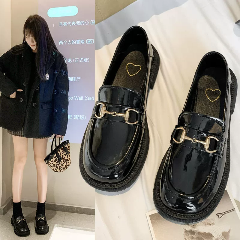 Женские однослойные туфли на плоской подошве, новинка 2023 года, Осенние Лоферы без шнуровки с мягкой подошвой, подходящие ко всему маленькие кожаные туфли в горохе, британский стиль