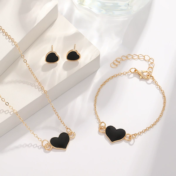 Black set heart-shaped