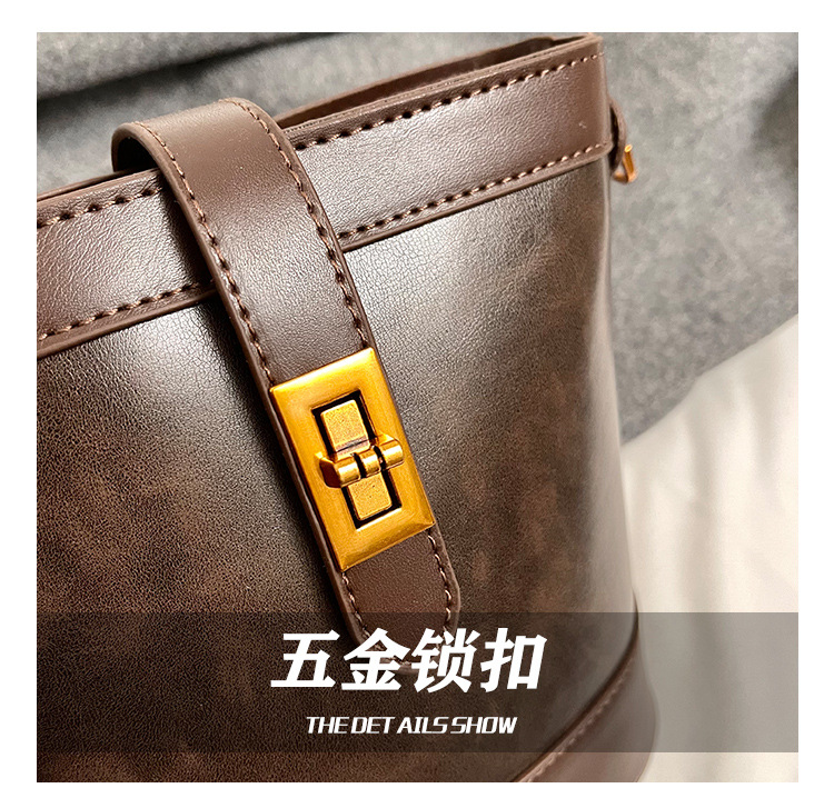 A retro color-blocking and textured hand-held bucket bag for women, a new 2024 trendy and fashionable small bag, a crossbody bag undefined