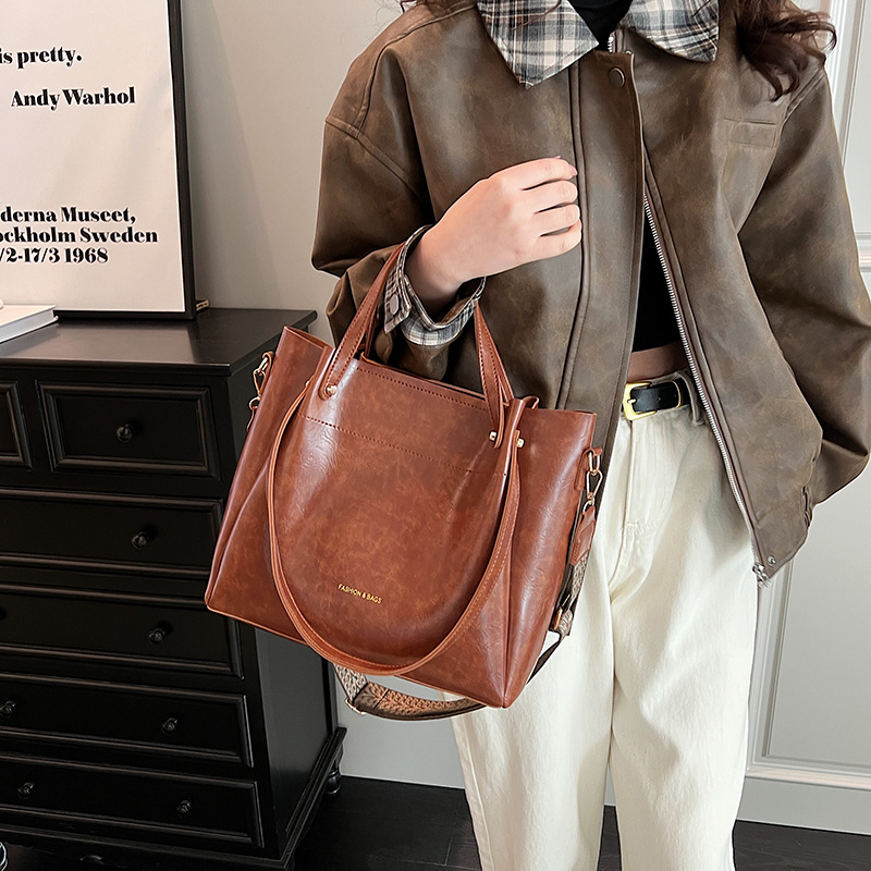 Borse da donna 2026 Nuovo modello Semplice Moda Borsa a tracolla grande capacità Vintage Tote_voghion.com