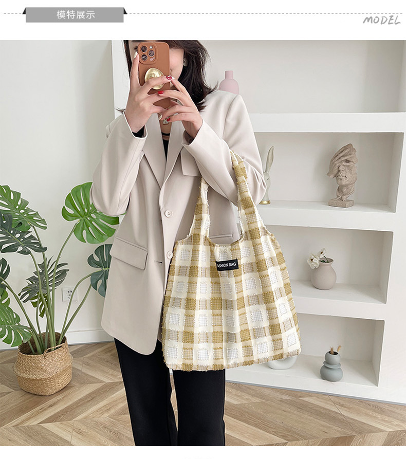 Forest-themed college style artistic girl checkered versatile tote bag, Korean Instagram fresh and cute student class shoulder bag undefined