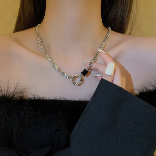 Asymmetric titanium steel geometric necklace for women—unique, sophisticated, and perfectly balanced between sweet, edgy, and trendy styles. Ideal as a sweater chain for autumn and winter, it also complements casual oversized sweaters for men.