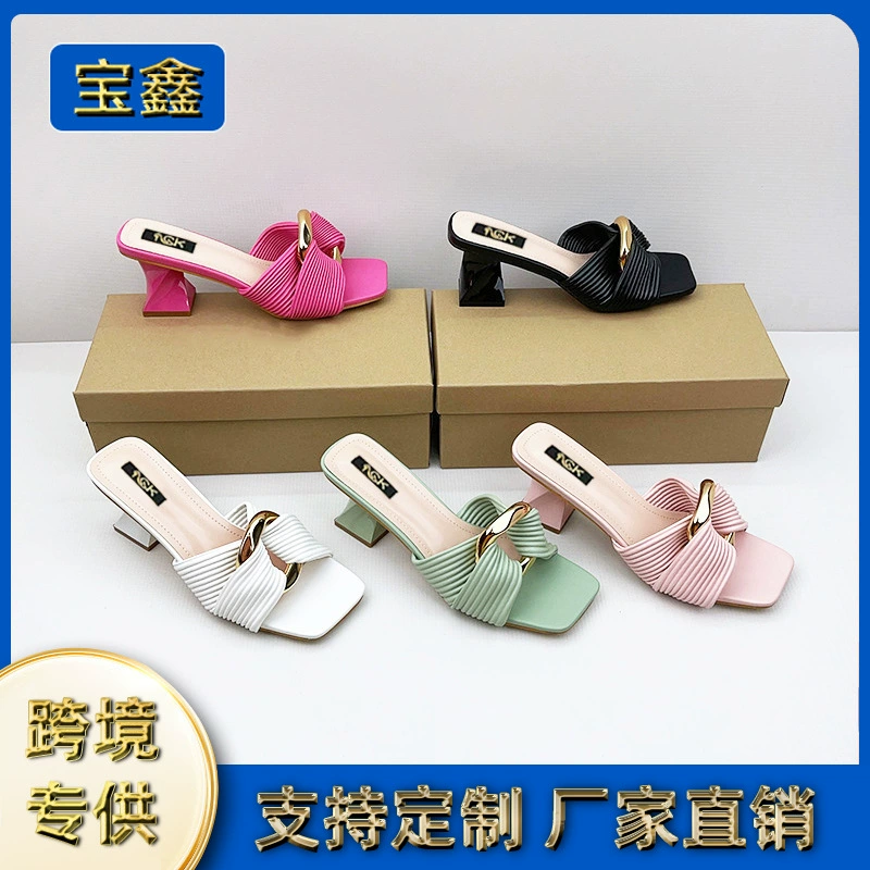 Женские босоножки на высоком каблуке с квадратным носком, открытым носком, металлической пряжкой и массивным каблуком, внешняя торговля, лето 2025, европейский и американский стиль.