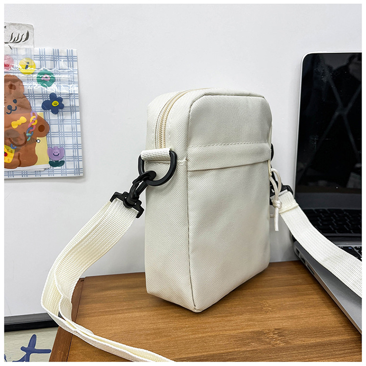 Men's Nylon Solid Color Streetwear Square Zipper Shoulder Bag display picture 5