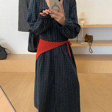 韩国东大门2025秋新款复古文艺氛围感藏青格纹法式U领长款连衣裙