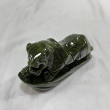 青玉老虎立体手把件文玩玉石玉猛虎下山手玩件玉小摆件办公装饰
