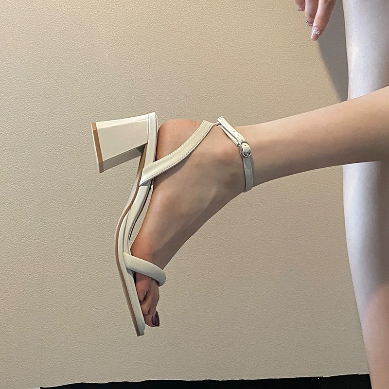 Sandalias 2023 nuevo verano de las mujeres hadas estilo hebilla con falda francés cuero suave tacones altos tacón aguja