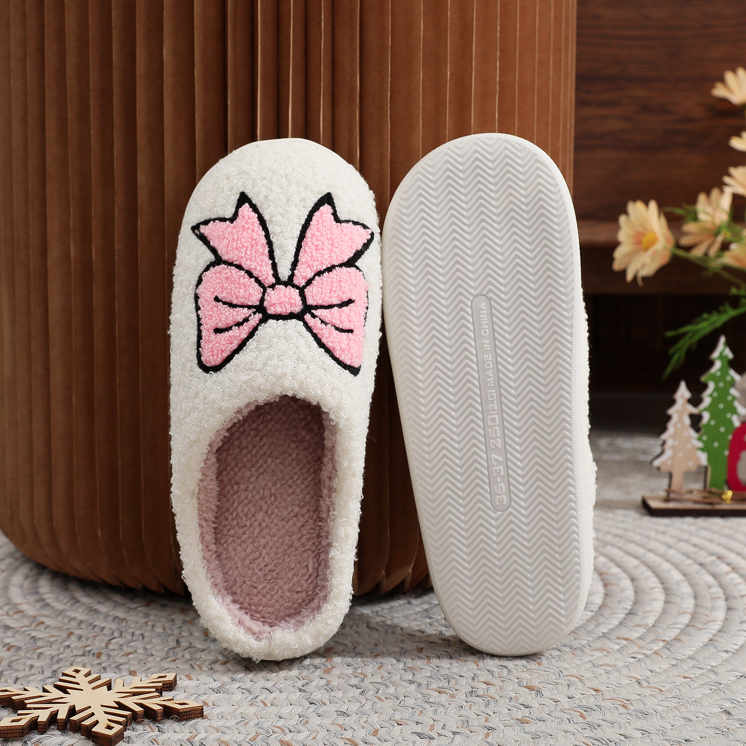 Creativo nuevo lindo arco rosa zapatillas de algodón para mujeres interior invierno zapatillas de peluche grande al por mayor