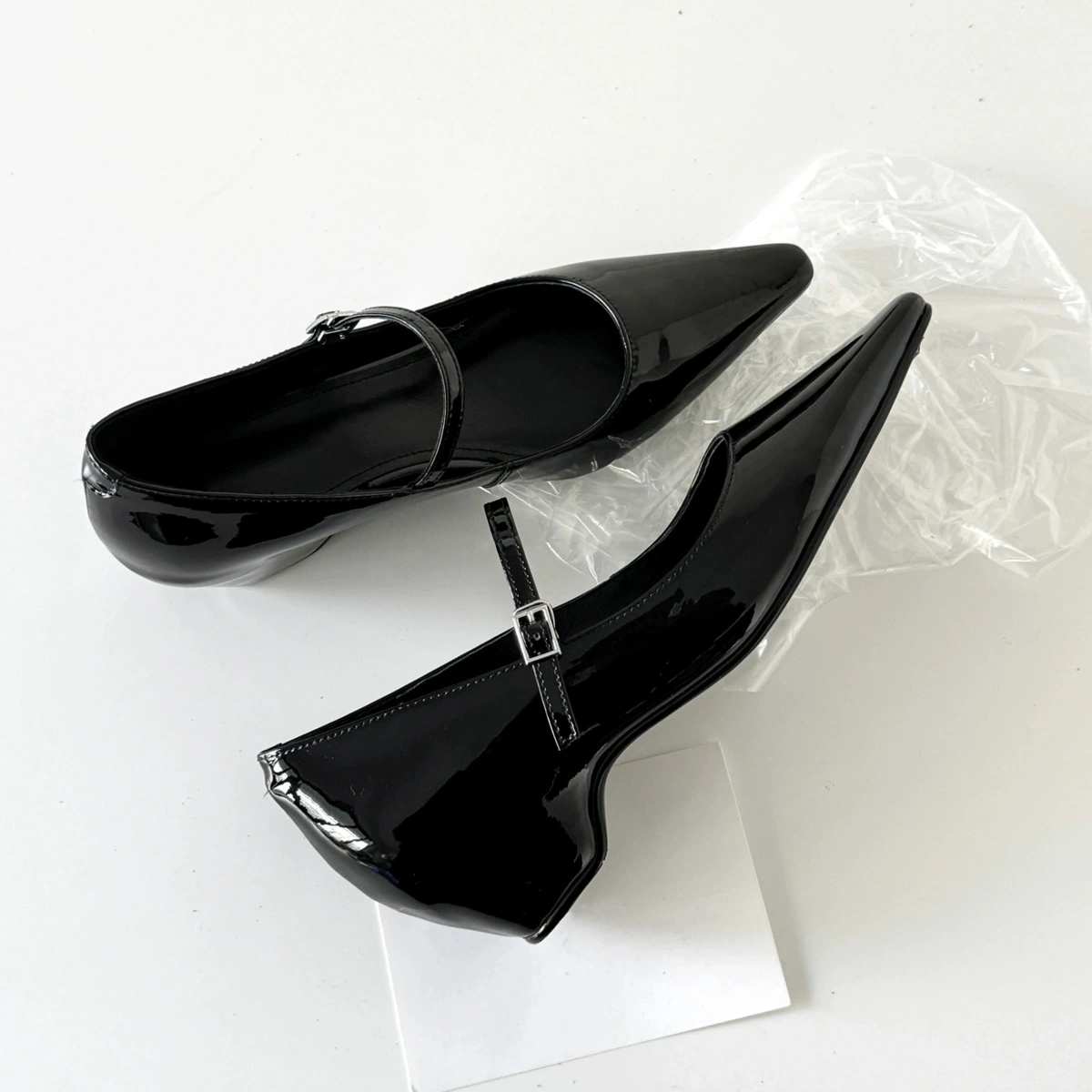 Овчинная версия французской пуговицы с толстыми каблуками на каблуках