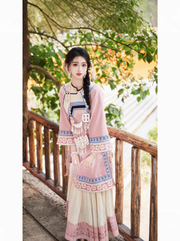 2025 新しい夏の彝族少女服古代スタイルの民族衣装パフォーマンス服写真パフォーマンス服|undefined