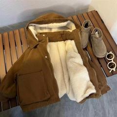 冬の巨大な厚い子供のパーカーの服は帽子の韓国版の子供服と比べて、厚い純色の男の子のコートの中で子供の保温のコートです。