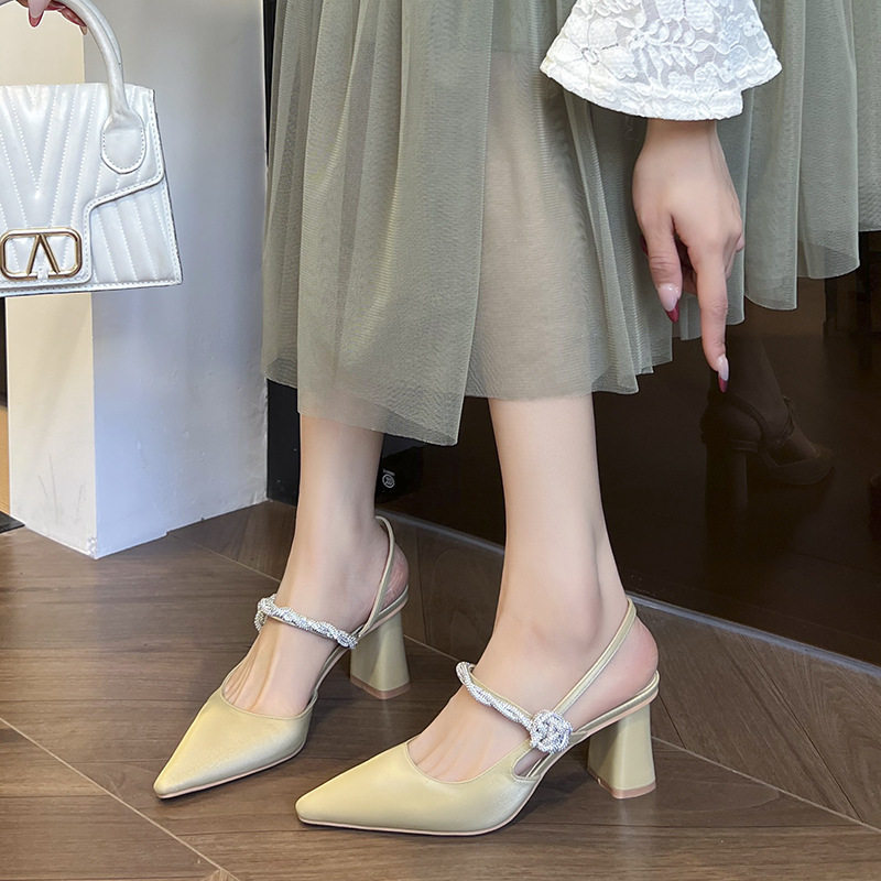Dép sandal nữ bít mũi mũi nhọn gót thô đính đá hoa, gót 3–6 cm — Màu nâu, Màu trắng be, Màu xanh lục nhạt