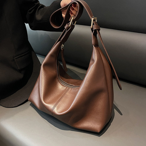The trendy retro small handbags for women, new styles for  autumn and winter, casual crossbody bags with soft fabric, single-shoulder bucket bags.
