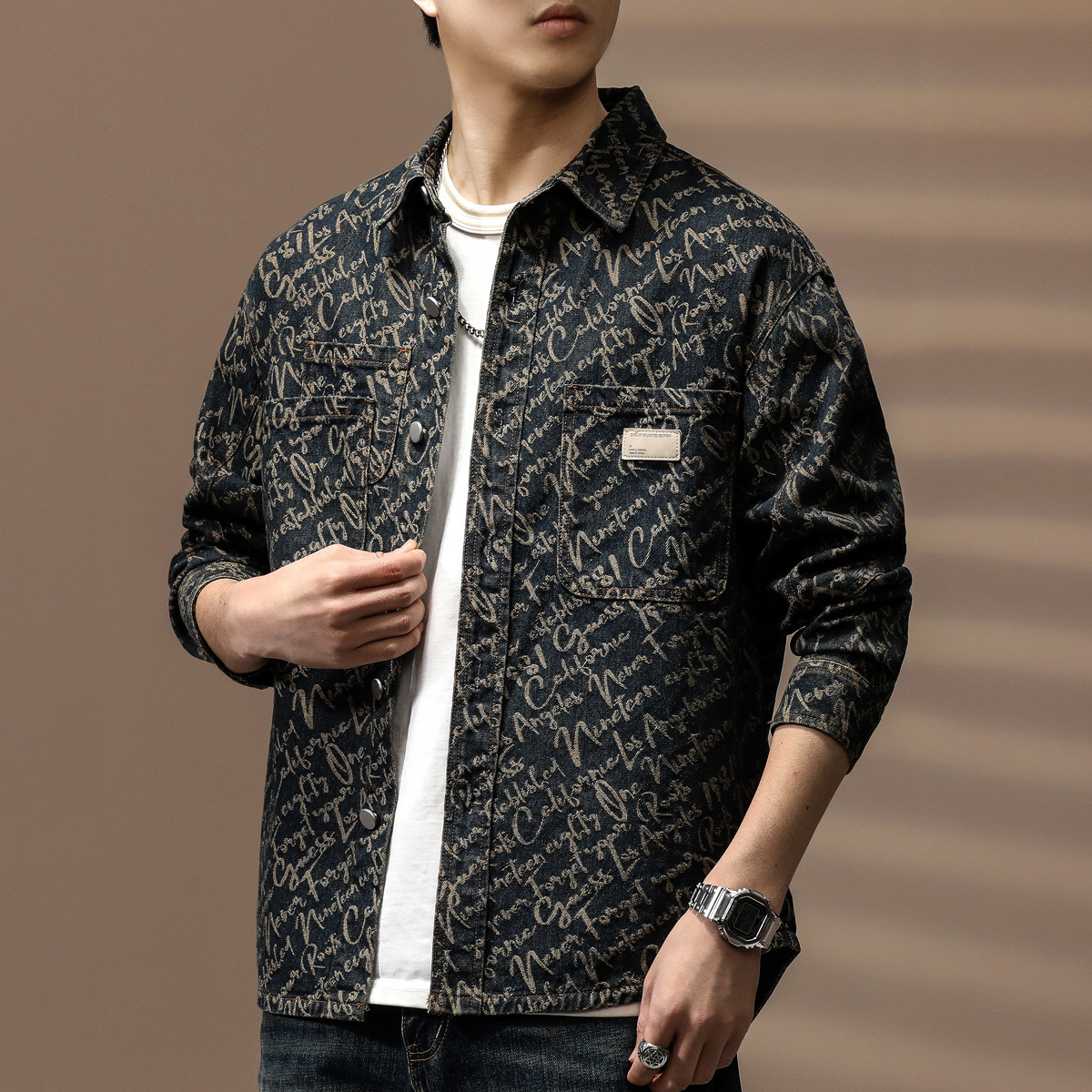 Camicia casual da uomo in denim jacquard di alta qualità, stile europeo e americano, con colletto risvoltato, effetto vintage lavato e invecchiato, ideale per l'autunno._voghion.com