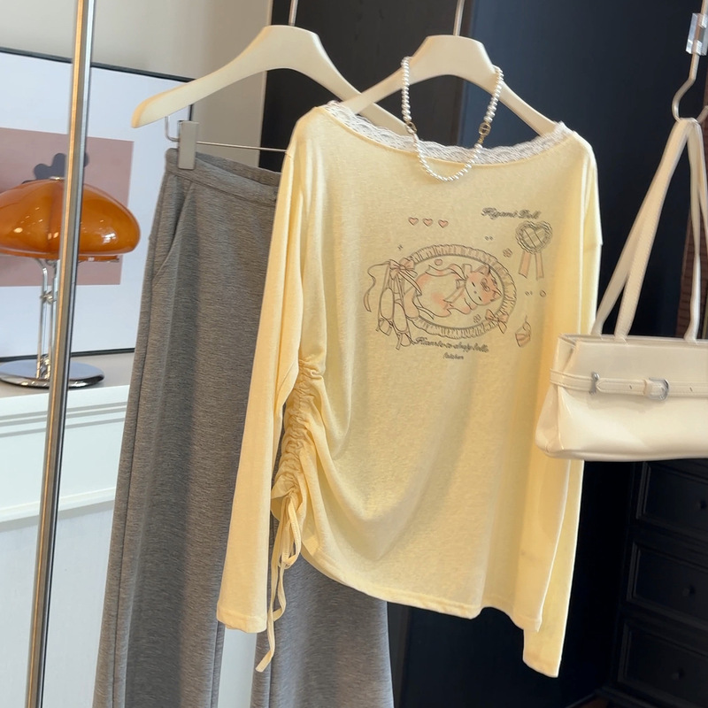 Korean-Style Lace Patchwork Long-Sleeve T-Shirt for Women, Summer 2026 New Model, Large Neckline Design, Ruched, Fashionable and Stylish Top Korean-Style Lace Patchwork Long-Sleeve T-Shirt for Women, Summer 2026 New Model, Large Neckline Design, Ruched, Fashionable and Stylish Top