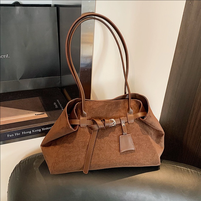 High-End Niche Design Shoulder Bag 2025 Autumn and Winter New Fashion Armpit Bag Retro Versatile Commuter Tote Bag