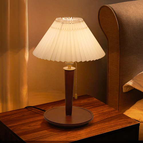 Retro pull-string table lamp, medieval bedroom bedside lamp, walnut solid wood pleated wedding lamp, all-copper decorative table lamp