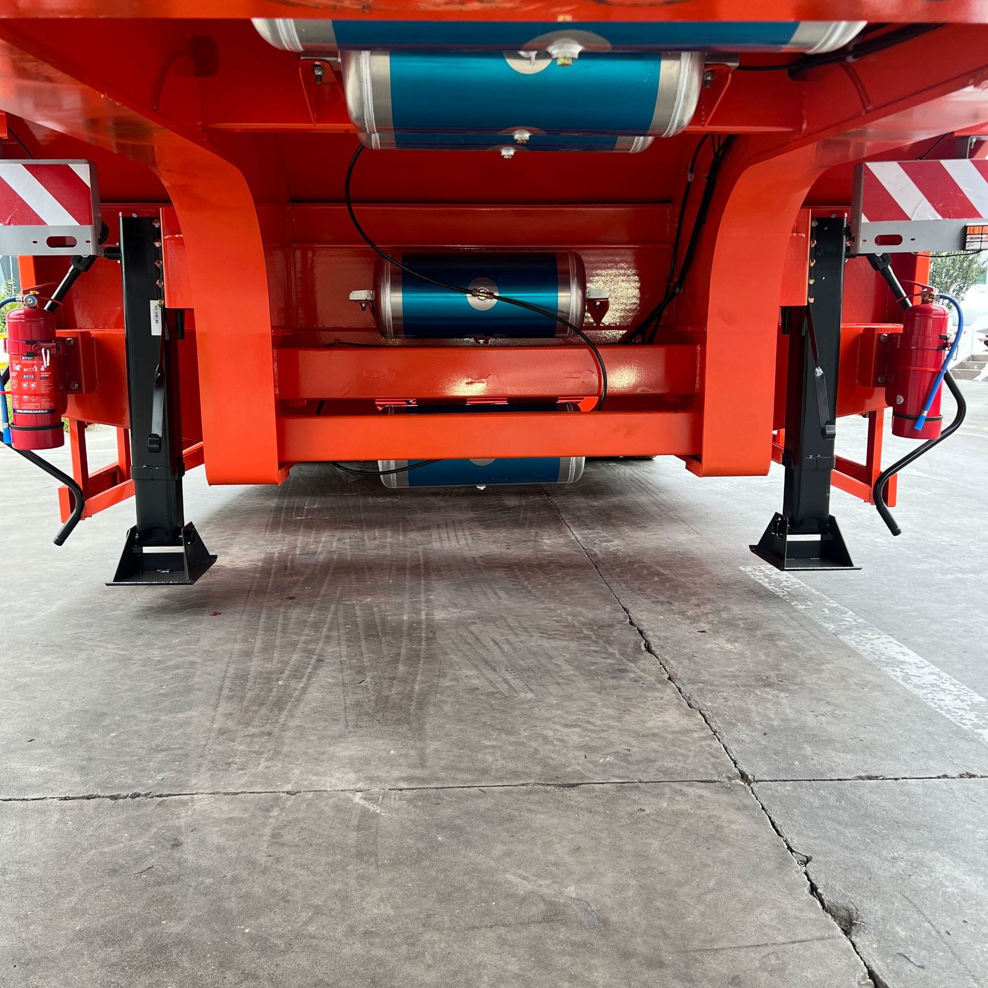 Source Factory Sells Heavy-Duty European-Style 9-Axis Steering Pull-Out Low-Bed Semi-Trailer Trailer Engineering Machinery