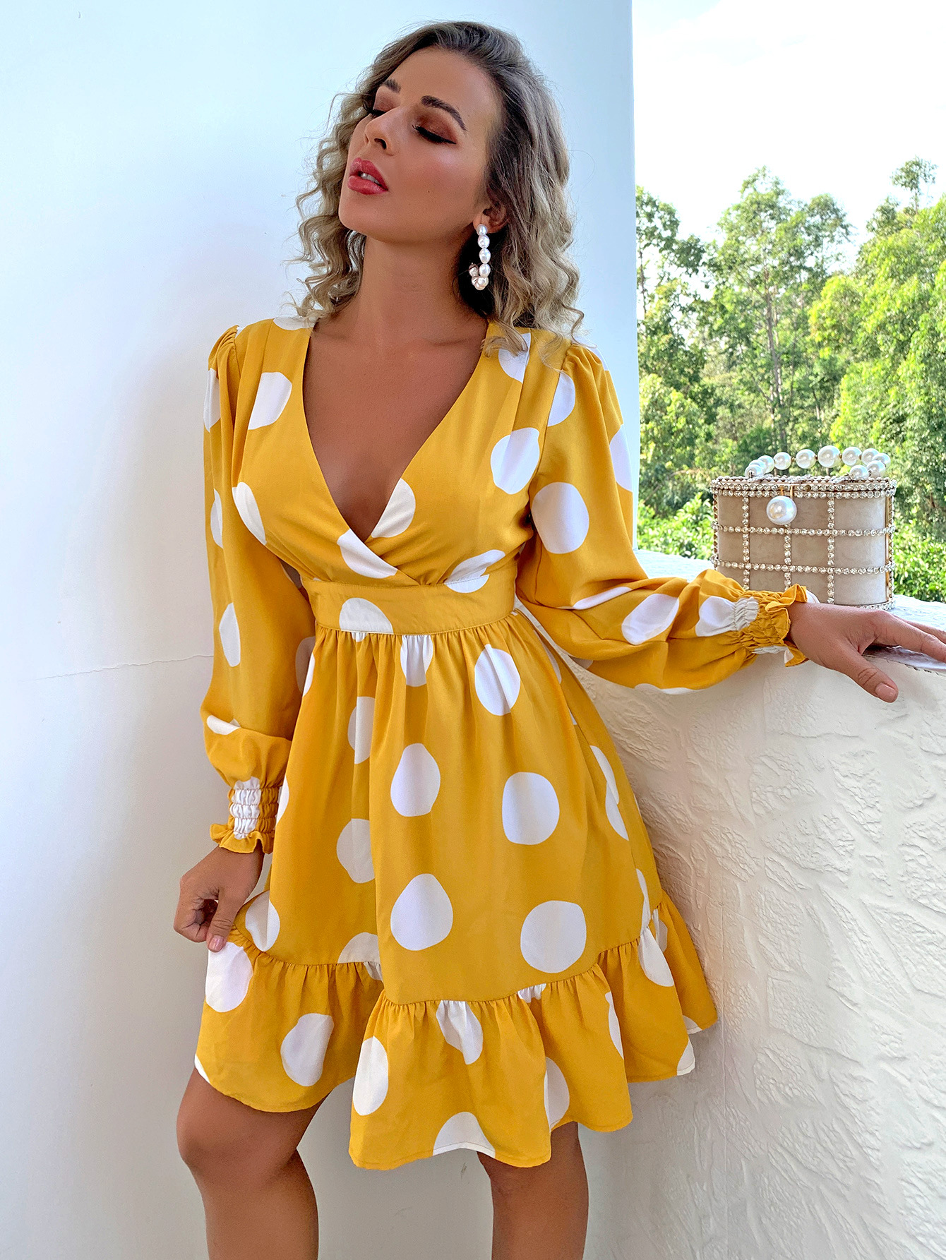 vestido corto de manga larga con lunares de moda NSYI47339