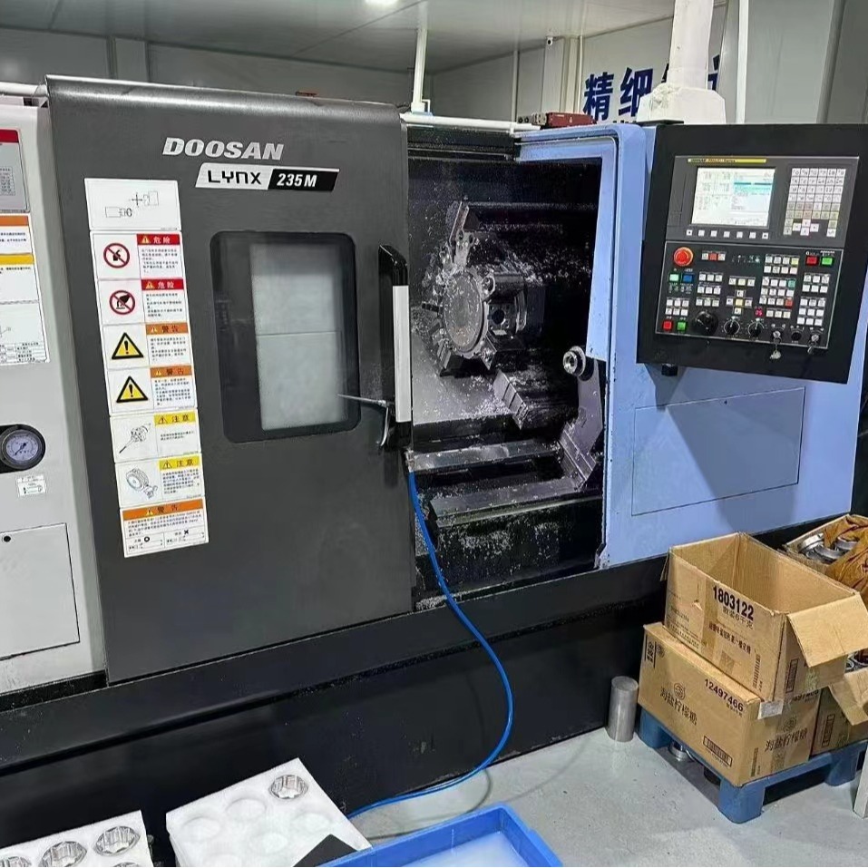 转让二手斗山LYNX235数控斜身车主轴电机功率11机床重量:3100kg