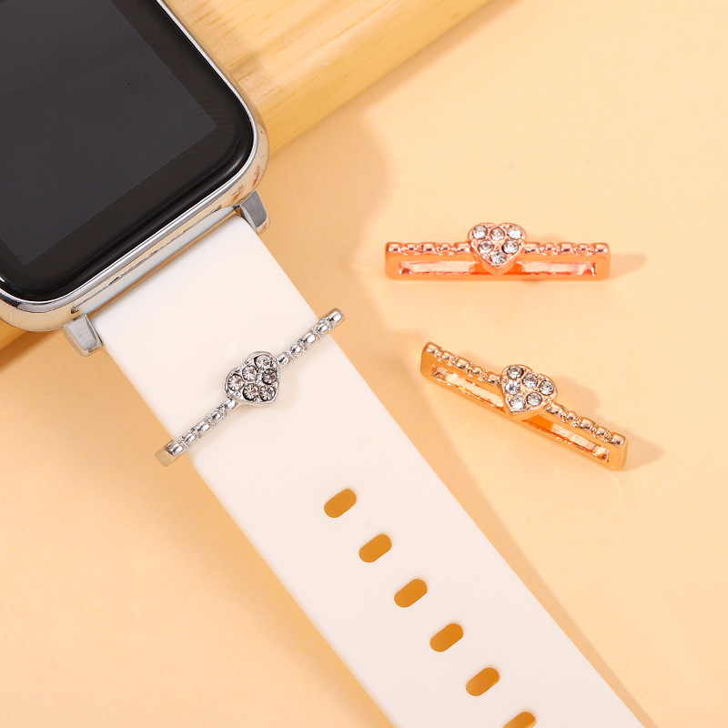 Anillo decorativo con forma de corazón incrustado con diamantes para correa de Apple Watch, estilo moderno y elegante