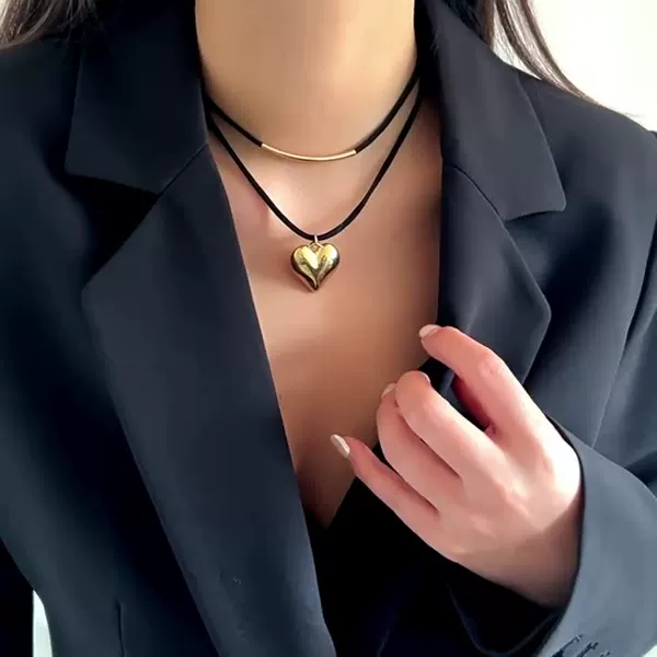 Europe and the United States cross-border jewelry black rope flannel geometric small love necklace simple elbow heart Necklace