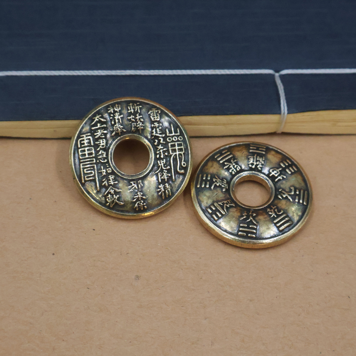 黄铜山鬼花钱挂件山鬼雷公铜钱手工编织铜八卦车挂入户门卧室挂件