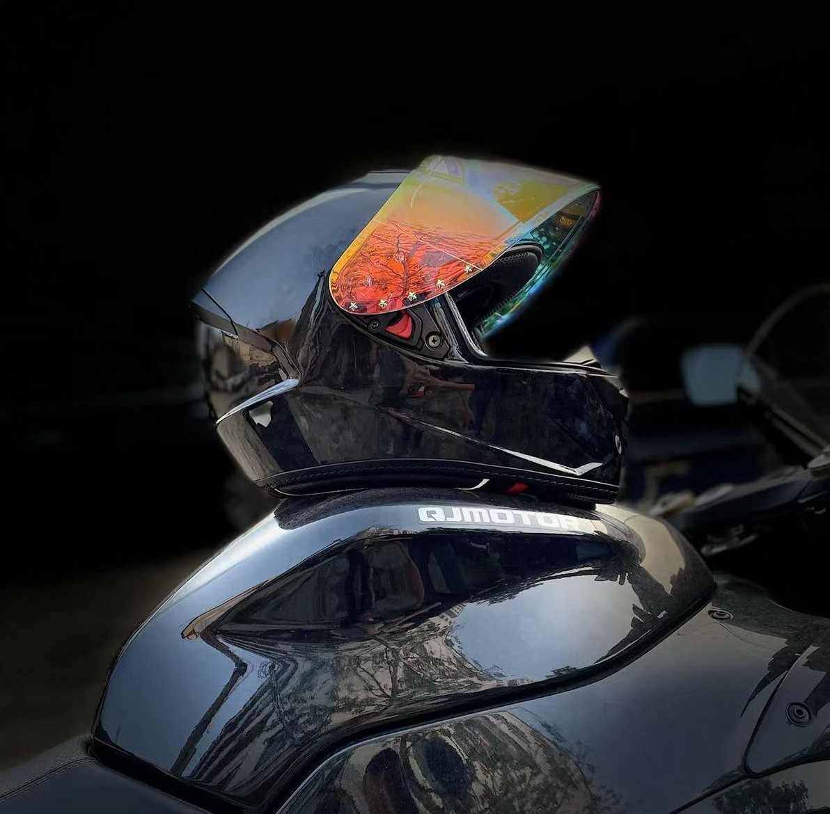 3C certificado de la motocicleta de alta calidad de fibra de carbono casco completo Ultra Ligero Super unisex Cuatro Estaciones casco de carreras de motos