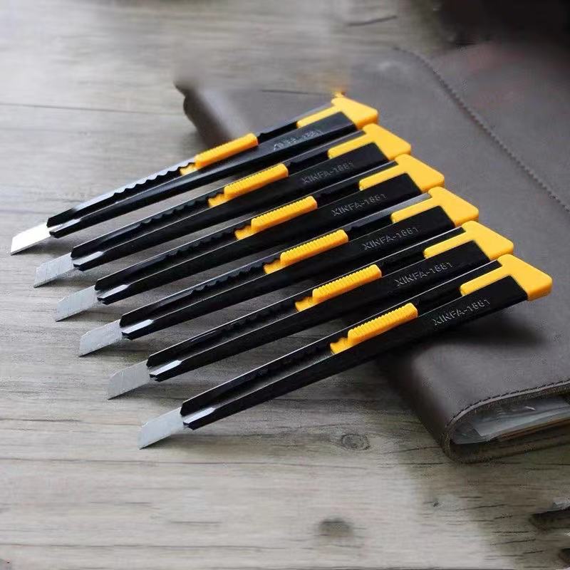 Wholesale art small iron knife, wallpaper knife, art sketch pencil knife, wallpaper express box opener, paper knife, utility knife
