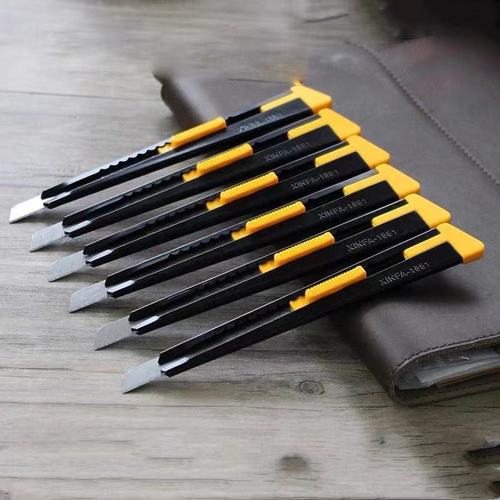 Wholesale art small iron knife, wallpaper knife, art sketch pencil knife, wallpaper express box opener, paper knife, utility knife