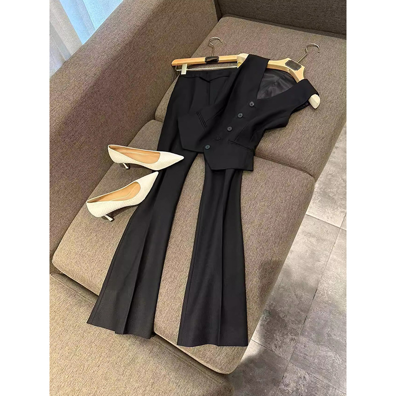 Completo pantalone donna con gilet in lana e seta scollo a v_voghion.com