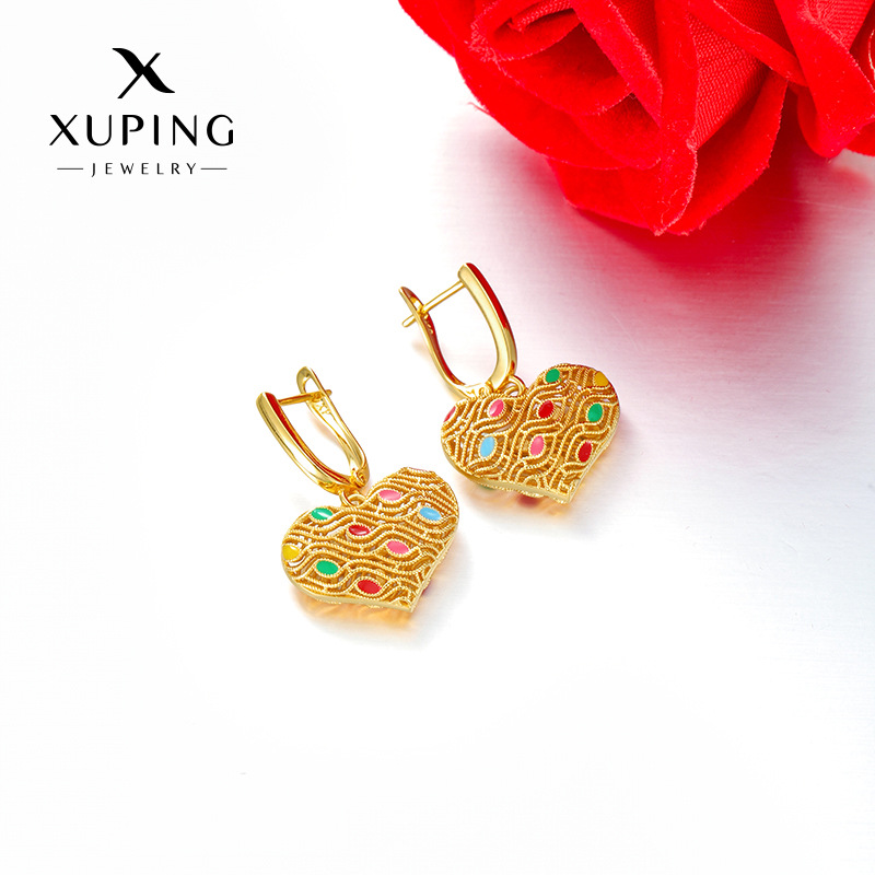 Xuping aleación de cobre chapado 24k color goteo de aceite hueco amor auriculares de moda lujosa ligera otoño invierno fácil de poner auriculares para mujeres