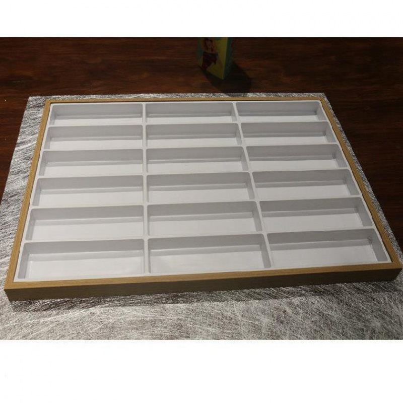 18개의 흰색 정사각형