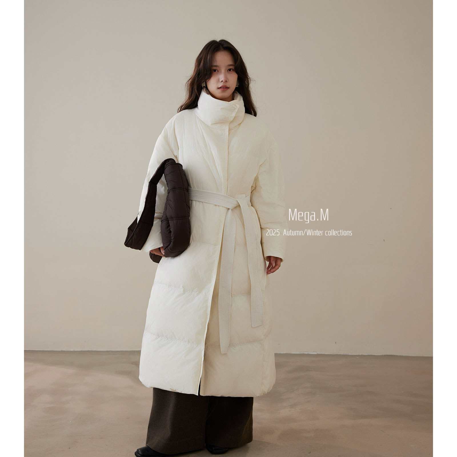 Mega.M十三行极简时尚保暖白色外套零压果冻大翻领长款过膝羽绒服