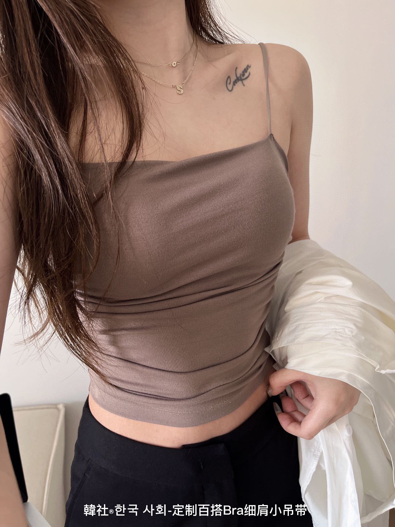 Belleza de primavera y verano, chaleco de tirantes para mujer, ropa interior y exterior con almohadilla para el pecho, ropa interior integrada, chaleco de fondo de color sólido de todo fósforo