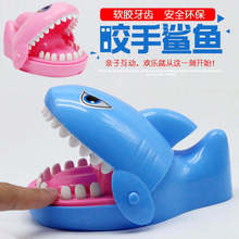 亚马逊跨境咬手鲨鱼按压牙齿咬手指网红解压玩具亲子互动整蛊玩具