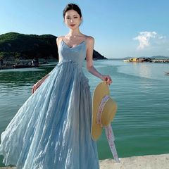 漂亮独特蓝色收腰吊带连衣裙春夏款海边度假法式气质高级感沙滩裙