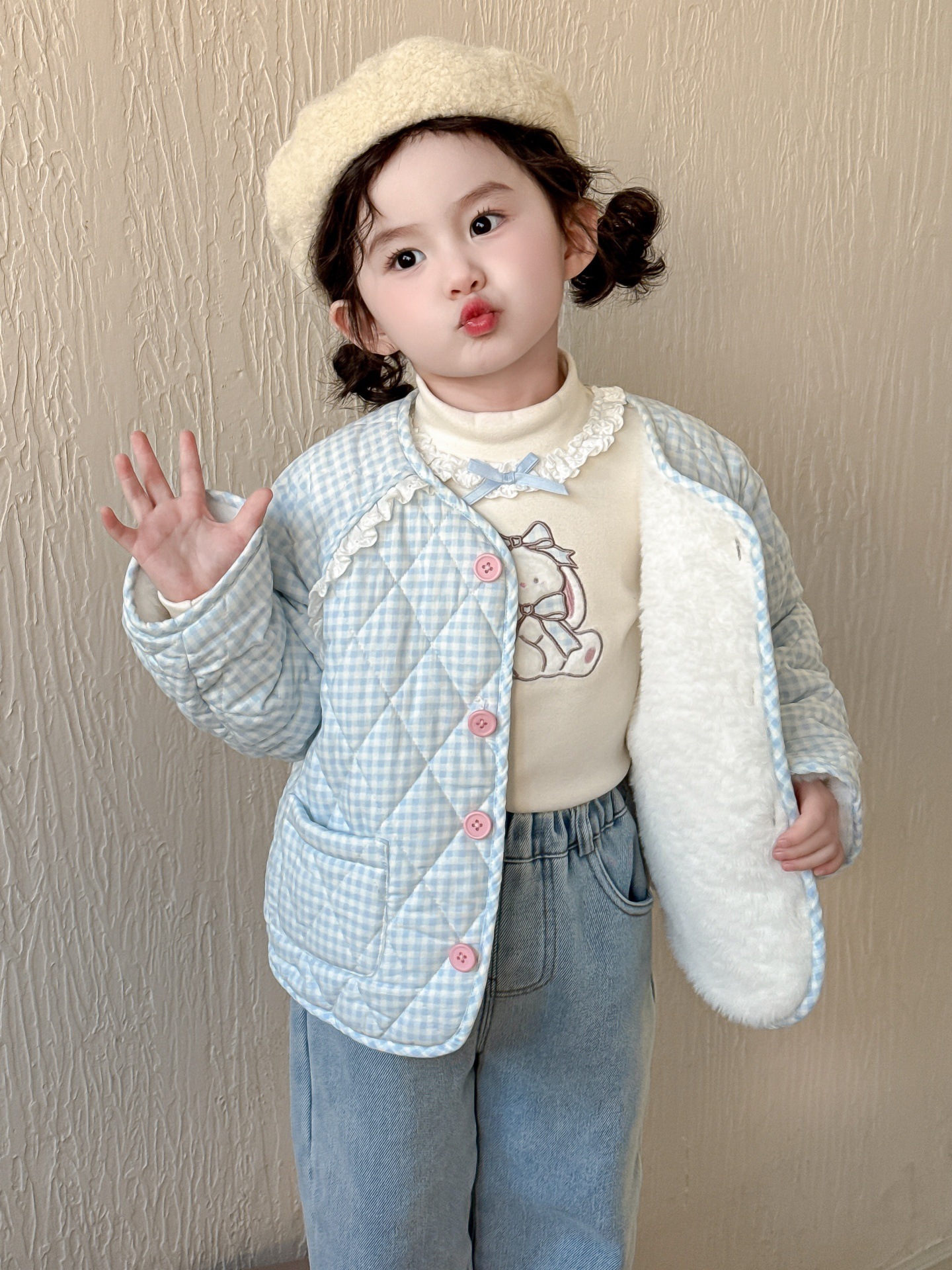 Trajes de niñas otoño-invierno 2025 nuevos niños de algodón y abrigo de terciopelo, ropa de bebé super hermosa y gruesa